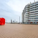 Marvelous With A Stunning View And Garage アパート
