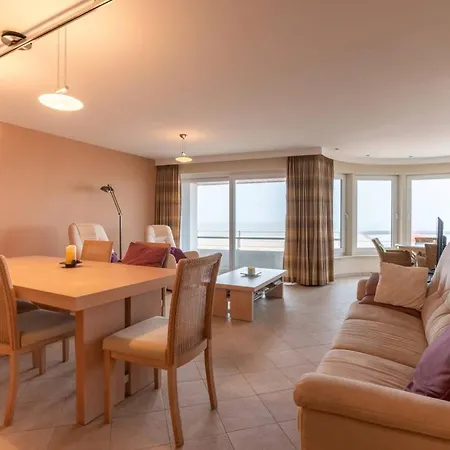 Marvelous With A Stunning View And Garage شقة