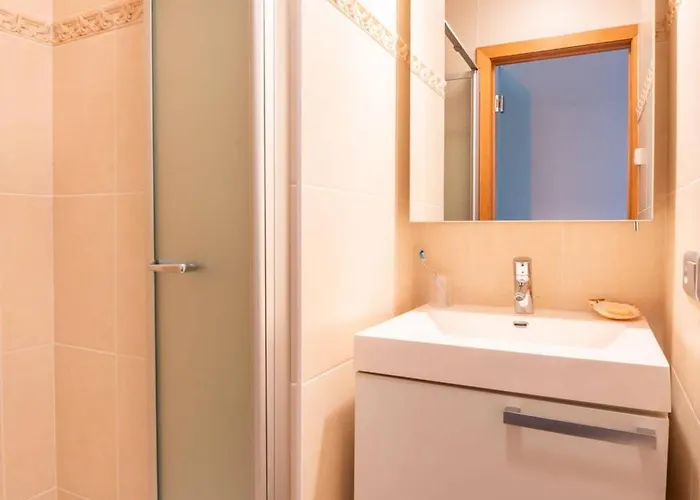 Marvelous With A Stunning View And Garage أوستيند