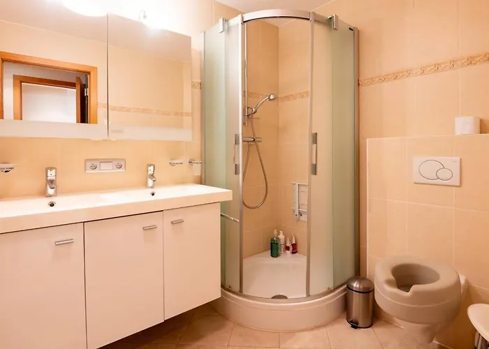 Marvelous With A Stunning View And Garage شقة أوستيند