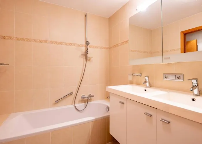 Marvelous With A Stunning View And Garage * أوستيند