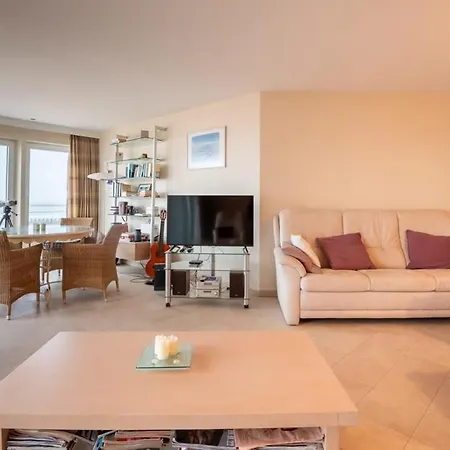 Marvelous With A Stunning View And Garage アパート