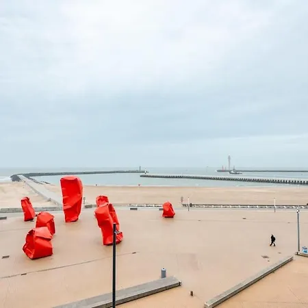 Marvelous With A Stunning View And Garage アパート