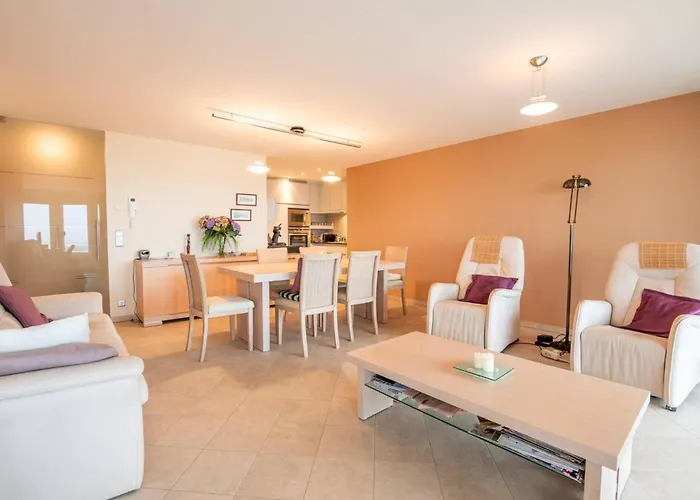 Marvelous With A Stunning View And Garage Apartamento